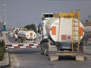 انفجار قرب معبر رفح بعيد دخول شاحنات محملة وقودا اليه من مصر