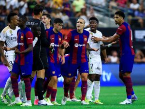 Players argue during a pre-season friendly football match between FC Barcelona and Real Madrid CF at AT&T Stadium in Arlington, Texas on July 29, 2023. (Photo by Aric Becker / AFP)