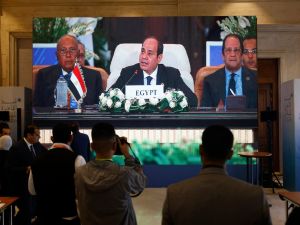الرئيس المصري عبد الفتاح السيسي، خلال القائه كلمة في مؤتمر القاهرة للسلام