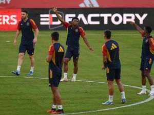 Spain's players take part in a training session in Sevilla on October 11, 2023, on the eve of their UEFA Euro 2024 Group A qualifying football match against Scotland. (Photo by JORGE GUERRERO / AFP)