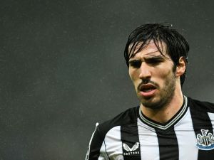 Newcastle United's Italian midfielder #08 Sandro Tonali reacts during the UEFA Champions League Group F football match between Newcastle United and Borussia Dortmund at St James' Park in Newcastle-upon-Tyne, north east England, on October 25, 2023. (Photo by Oli SCARFF / AFP)