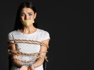 تفسير حلم الاختطاف في المنام للعزباء والمتزوجة