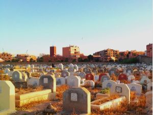تفسير رؤية المقابر في المنام للمتزوجة