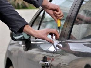 تفسير رؤية سرقة السيارة في المنام.