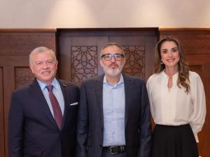 الملكة رانيا تتألق بقميص من فيكتوريا بيكهام وما هو الحذاء الذي رافق إطلالاتها مؤخرا