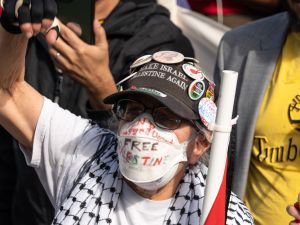 No arrests made following death of Jewish protester in dueling rallies in California. (Amy Osborne/ AFP)