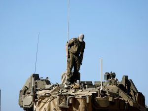 اسرائيل تسيطر على ميناء غزة وتنذر سكان شرق خانيونس لمغادرة مناطقهم