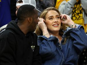 Rich Paul and Adele attend Game Two of the 2022 NBA Playoffs Western Conference Finals. (Harry How/ AFP)