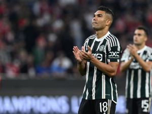Manchester United's Brazilian midfielder #18 Casemiro and Manchester United's Spanish defender #15 Sergio Reguilon applaud after the UEFA Champions League Group A football match FC Bayern Munich v Manchester United in Munich, southern Germany on September 20, 2023. (Photo by CHRISTOF STACHE / AFP)