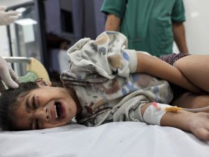 إسرائيل تقصف مبنى الجراحة بمجمع الشفاء الطبي في غزة