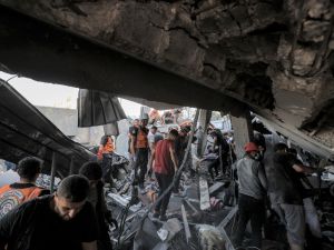 عشرون شهيدا على الاقل في قصف اسرائيلي لمدرسة تؤوي نازحين في غزة