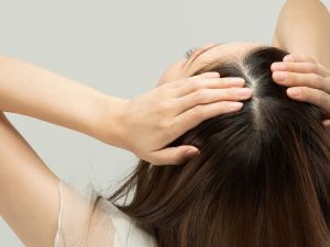 جميلة البوابة: نصائح لإزالة تراكم المنتجات عن الشعر