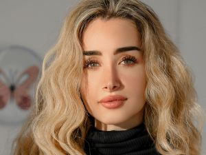 هنا الزاهد