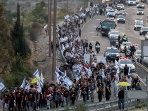 مسيرة حاشدة من تل ابيب الى القدس للمطالبة باطلاق الرهائن