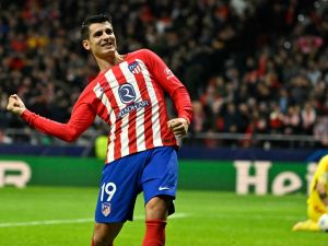 Atletico Madrid's Spanish forward #19 Alvaro Morata celebrates scoring his team's fifth goal during the UEFA Champions League group E football match between Club Atletico de Madrid and Celtic at the Metropolitano stadium in Madrid on November 7, 2023. (Photo by JAVIER SORIANO / AFP)