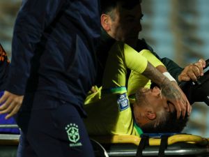Brazil's forward Neymar leaves the field crying in pain after an injury during the 2026 FIFA World Cup South American qualification football match between Uruguay and Brazil at the Centenario Stadium in Montevideo on October 17, 2023. (Photo by Pablo PORCIUNCULA / AFP)