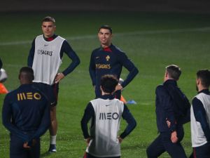 Portugal's forward Cristiano Ronaldo (C) attends a training session at Cidade do Futebol training camp in Oeiras, on November 18, 2023 ahead of the UEFA Euro 2024 Group J qualifying football between Portugal and Iceland. (Photo by CARLOS COSTA / AFP)