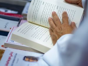 الشارقة للكتاب تستضيف أكثر من 100 كاتب في ركن تواقيع الكتب
