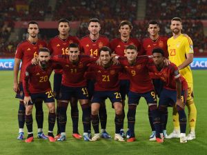 Spain players pose prior the EURO 2024 first round group A qualifying football match between Spain and Scotland at the La Cartuja stadium in Seville on October 12, 2023. (Photo by JORGE GUERRERO / AFP)