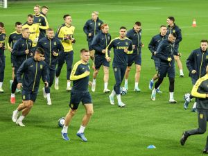 Players of Ukraine take part in a training session on the eve of the UEFA EURO 2024 Group C qualifying football match between Ukraine and Italy at BayArena Stadium in Leverkusen, on November 19, 2023. (Photo by LEON KUEGELER / AFP)
