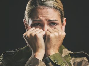 عقدة الناجي: الأسباب، الأعراض، طرق العلاج