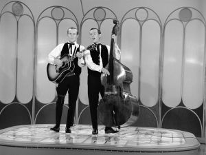 The Smothers Brothers Comedy Hour Tom, left, and Dick Smothers in 1966. (Paul Natkins/ Getty/ AFP)