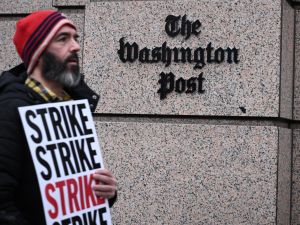 Employees of the Washington Post, joined by supporters, walk the picket line during a 24 hour strike, outside of Washington Post headquarters. (Brendan SMIALOWSKI/ AFP)
