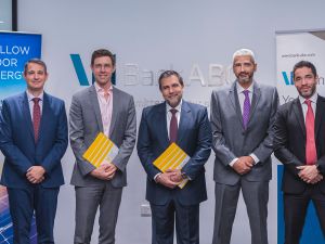 بنك ABC وشركة Yellow Door Energy يوقعان اتفاقية بملايين الدولارات لتمويل مشاريع الطاقة الشمسية لشركة ماجد الفطيم في ثلاث دول