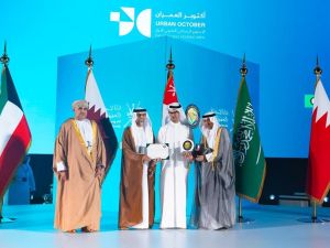 "الإمارات الإسلامي" يفوز بجائزة الابتكار بمجال التمويل السكني خلال "الأسبوع الإسكاني الخليجي الأول" في سلطنة عُمان
