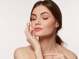 إيجابيات وسلبيات استخدام كبسولات الكولاجين النباتية على البشرة