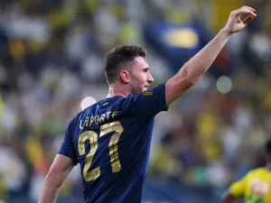 Nassr's French defender #27 Aymeric Laporte celebrates his goal during the Saudi Pro League football match between Al-Nassr and Al-Khaleej at the al-Awwal Park Stadium in Riyadh on November 4, 2023. (Photo by Fayez NURELDINE / AFP)