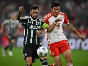 Manchester United's Portuguese midfielder #08 Bruno Fernandes (L) and Bayern Munich's South Korean defender #03 Kim Min-jae vie for the ball during the UEFA Champions League Group A football match FC Bayern Munich v Manchester United in Munich, southern Germany on September 20, 2023. (Photo by Tobias SCHWARZ / AFP)