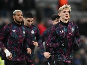 Newcastle United's English midfielder #10 Anthony Gordon warms up prior to the UEFA Champions League Group F football match between Newcastle United and AC Milan at St James' Park in Newcastle-upon-Tyne, north east England on December 13, 2023. (Photo by Paul ELLIS / AFP)