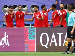 الأردن تتخطى العراق وتبلغ ربع نهائي كأس آسيا 2023 (Photo by KARIM JAAFAR / AFP)