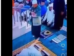 وفاة امام اثناء الصلاة 