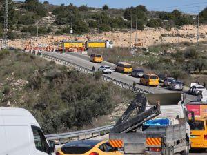 حواجز اسرائيلية تكبل حرية الفلسطينيين في الضفة 