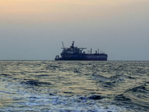 ناقلة أمريكية في البحر الأحمر