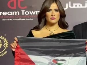 ياسمين عبد العزيز