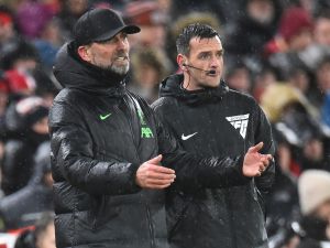 رد فعل لويس دياز على انفعال كلوب خلال مباراة ليفربول ونيوكاسل