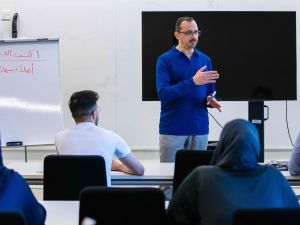 مؤسسة قطر تقدم دورة مجانية في اللغة العربية لطلابها الجامعيين