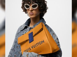 Louis Vuitton Sandwich Bag. (Louis Vuitton) Louis Vuitton Sandwich Bag