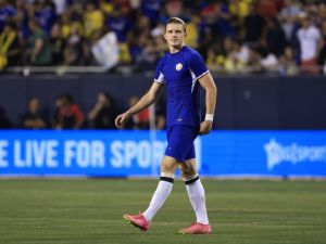 Conor Gallagher #23 of Chelsea FC looks on during the pre-season friendly match Borussia Dortmund at Soldier Field on August 02, 2023 in Chicago, Illinois. Justin Casterline/Getty Images/AFP (Photo by Justin Casterline / GETTY IMAGES NORTH AMERICA / Getty Images via AFP)