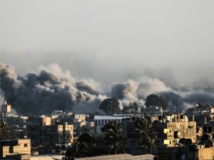 جيش الاحتلال يقوم بتعميق وتوسيع عملياته في منطقة خان يونس
