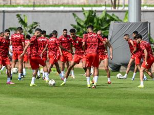 Morocco's defender #2 Achraf Hakimi (3thL) and teammates take part during a training session at the Auguste Denise stadium in San-Pedro on January 20, 2024 on the eve of the match between Morocco and DR Congo for the 2024 African Cup of Nations (CAN) (Photo by Sia KAMBOU / AFP)