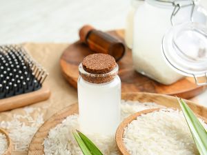 جميلة البوابة: رذاذ ماء الأرز الكوري لبشرة متوهجة وشعر لامع
