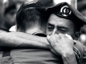 نشر جيش الاحتلال الاسرائيلي مشاهد لنقل جنوده القتلى والجرحى جراء المعارك في قطاع غزة 