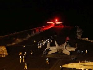 طائرة حربية تقلع لقصف مناطق باليمن