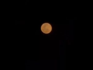 القمر في مكة