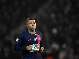 كيليان مبابي (Photo by JULIEN DE ROSA / AFP)