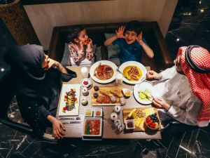 مطاعم دبي مول للغداء